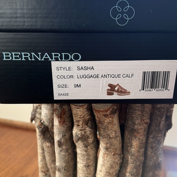 Never Been Worn Bernardo Fisherman Sandals - Picture 4 of 6